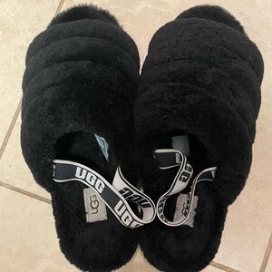 UGG Black Fluff Yeah Sandal size 10